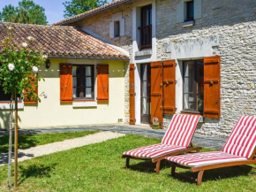 Гостиница Beautiful holiday home in Frontenay sur Dive with terrace  Сен-Жан-Де-Сов